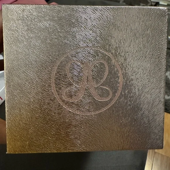 Anastasia Shimmering Gold Palette - Picture 3 of 8